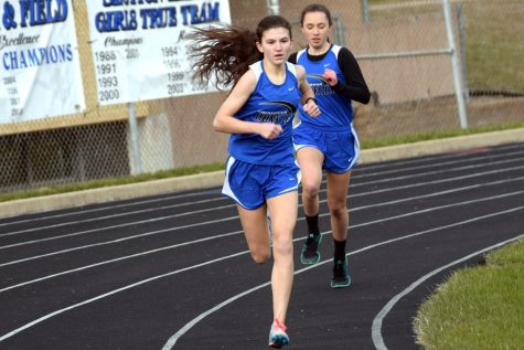Freshman Emily Rahrick running in the meet