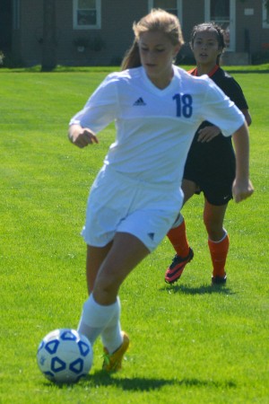 Jenna Bogen moves the ball down field