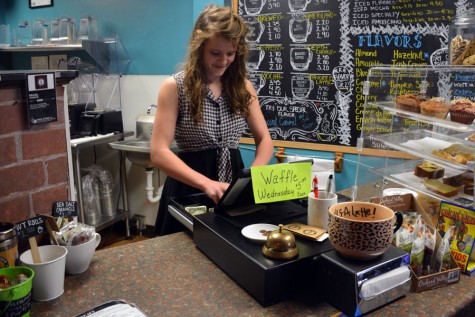 Sophomore Ellen Boisen making change for a customer