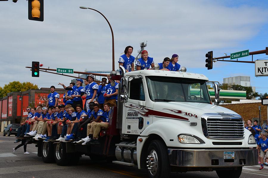 Homecoming parade brings out the community