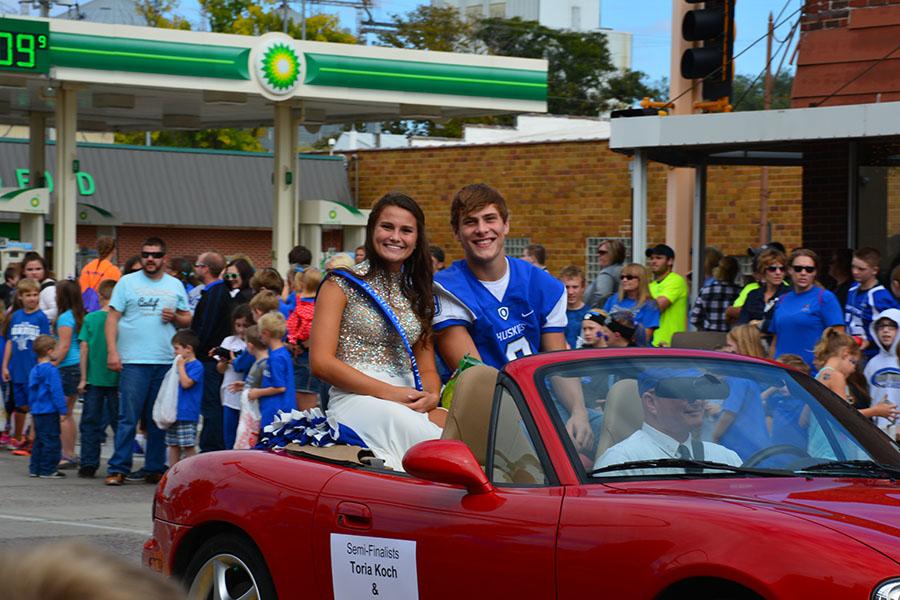 Homecoming parade brings out the community