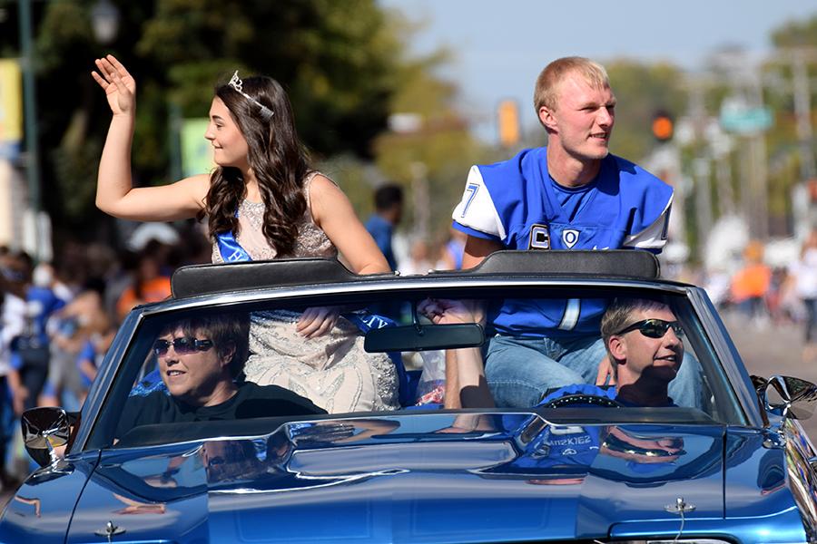 Homecoming parade brings out the community