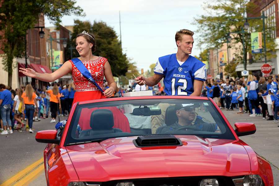 Homecoming parade brings out the community