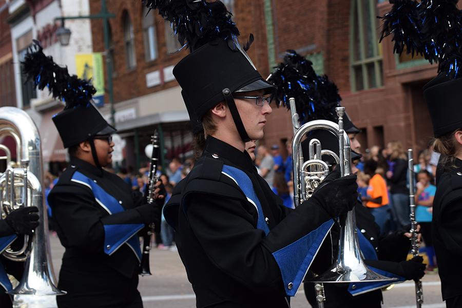 Homecoming parade brings out the community