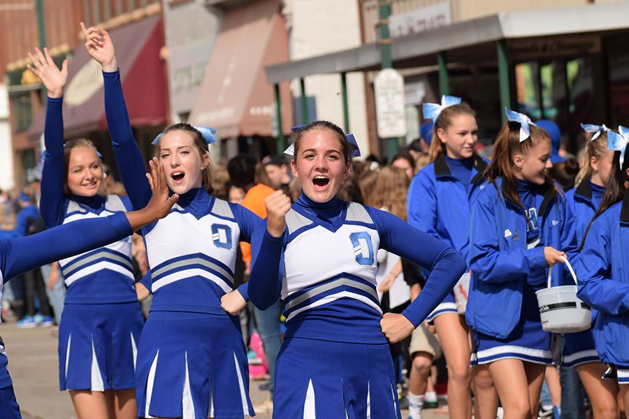 Homecoming parade brings out the community