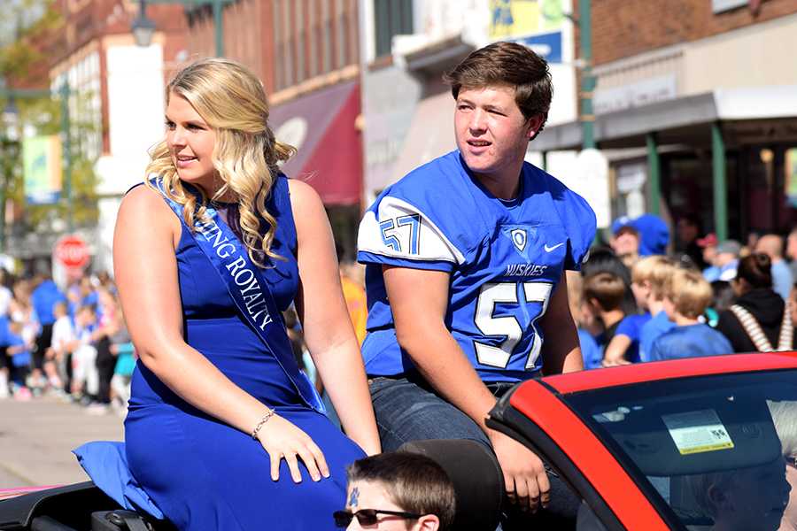 Homecoming parade brings out the community