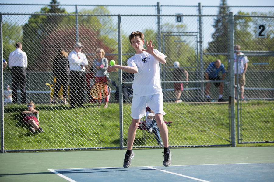 Ben DeNio prepares to return a shot