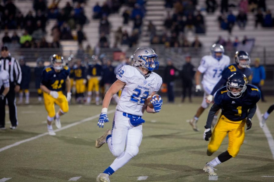 Jason Williamson carries for a touchdown
