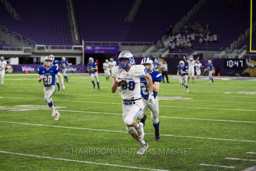 Dalton Kubista carries for a touchdown