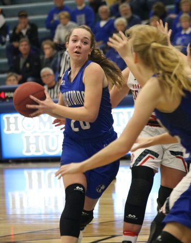 Sydney Schultz ready to make a pass