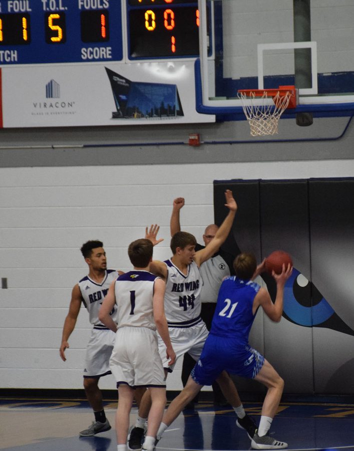 Jared Fett goes up for a layup