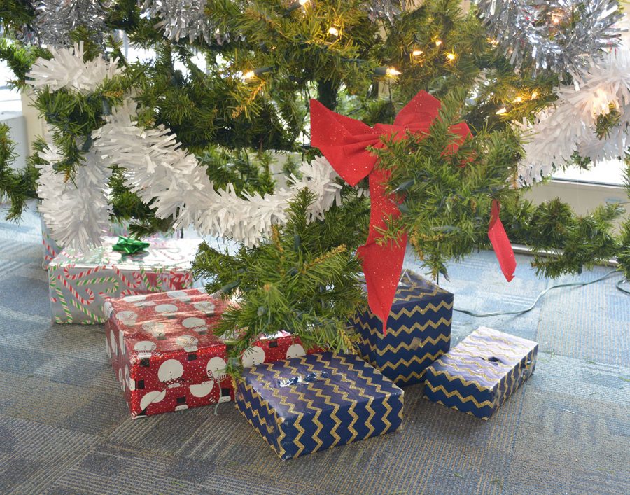Christmas+tree+in+upper+commons