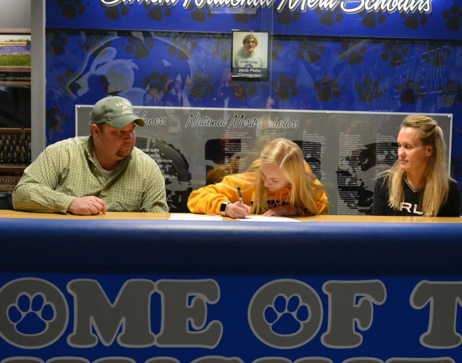 Emma Zimmerman signed with Gustavus Adolphus College to participate in track