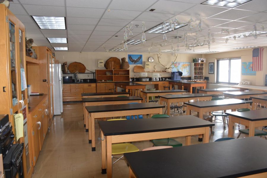 Lack of flexible lab space. Required course for students, which creates crowding with 5-6 students at each lab station. 