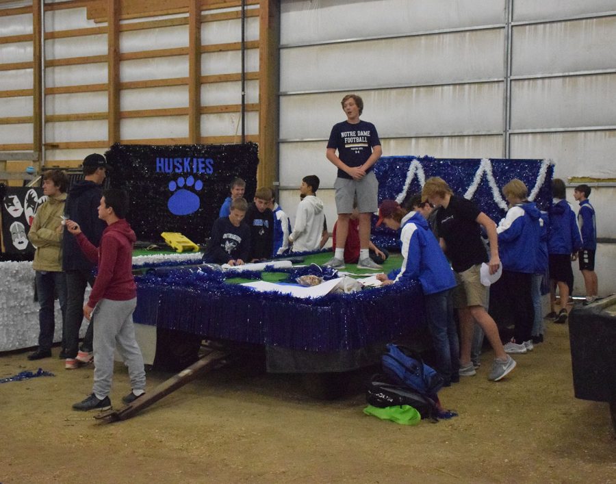 OHS Boys Cross Country team working to bring their float together