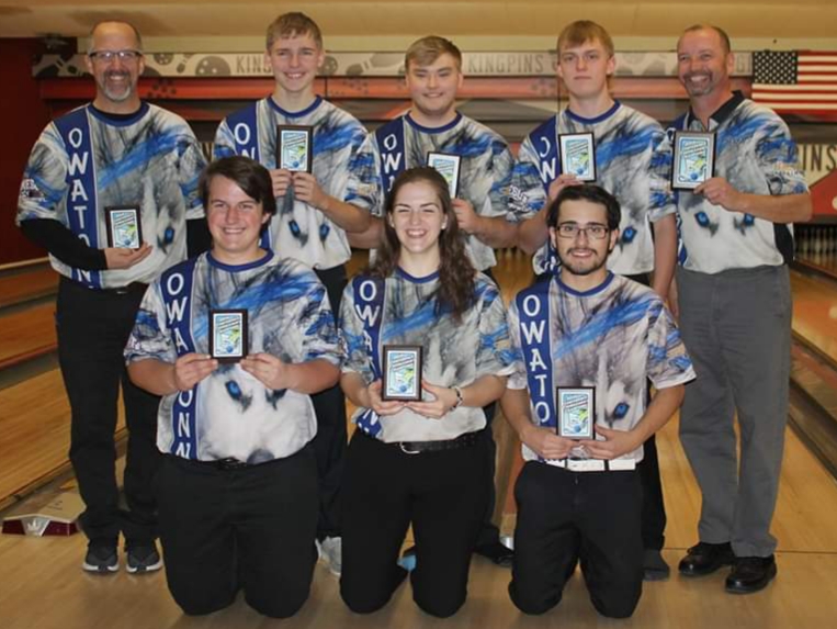 OHS Bowling team with their trophies