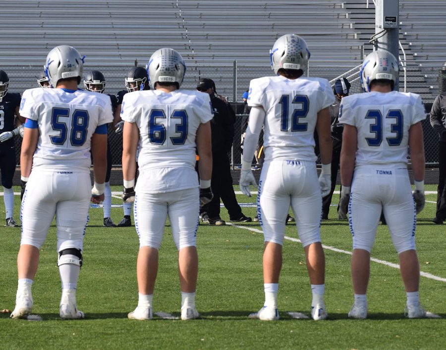 2019 Captains Isaiah Noeldner, Zach Wiese, Carson DeKam and Isaac Gefre before kickoff