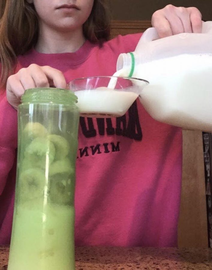 An OHS student in Mrs. Pittmans Foods 1 class making a smoothie in her kitchen