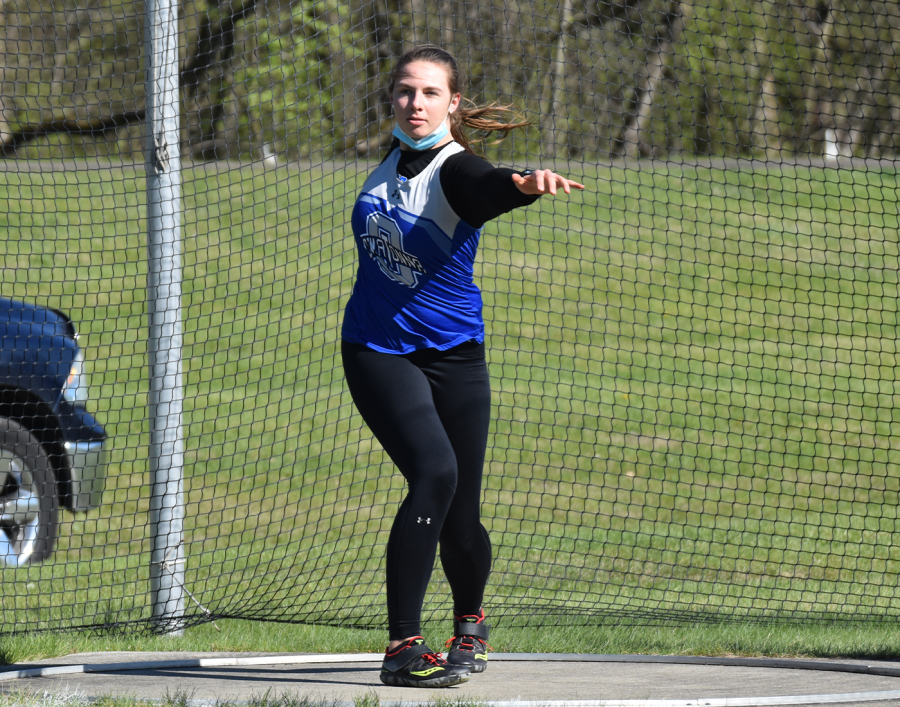 Jenna+Gleason+makes+on+her+three+attempts+in+discus
