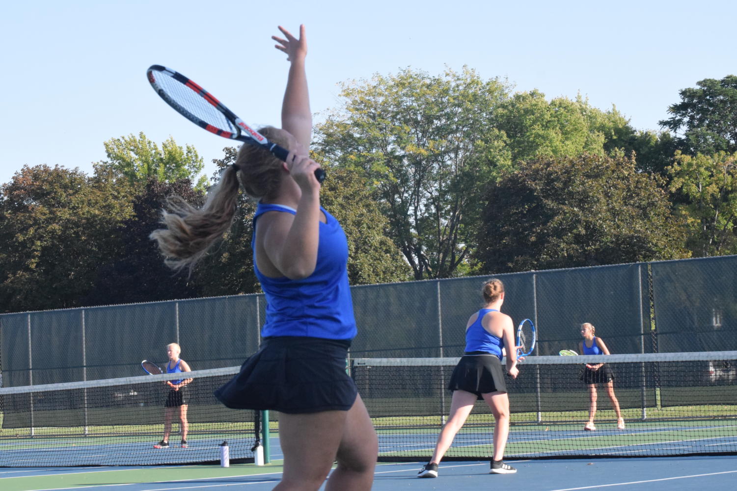 Girls tennis keeps swinging