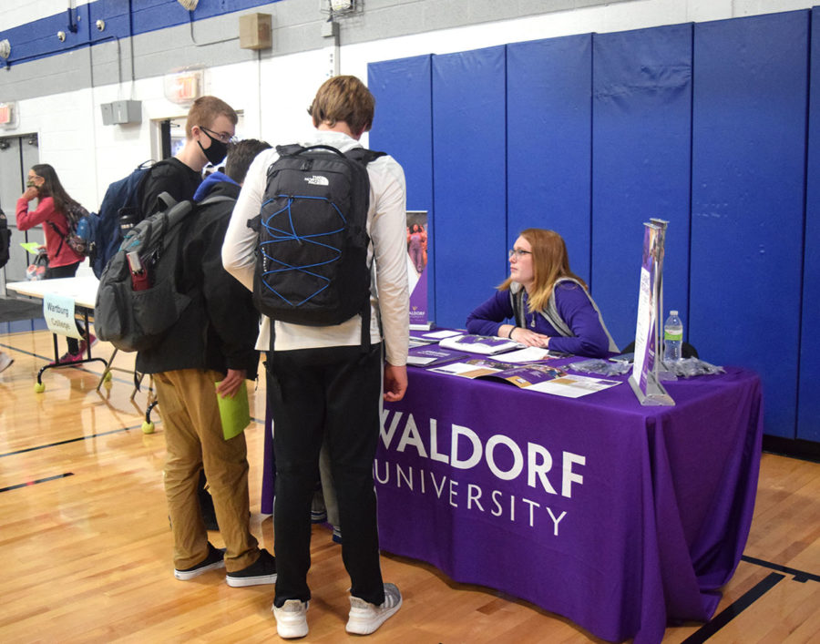 OHS students gather around Waldorf Universitys booth