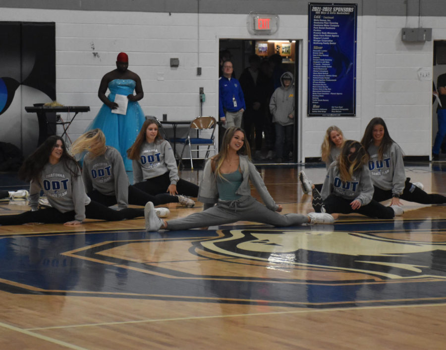 Annika Wiese hitting the splits at the end of her skit with the Owatonna Dance Team.