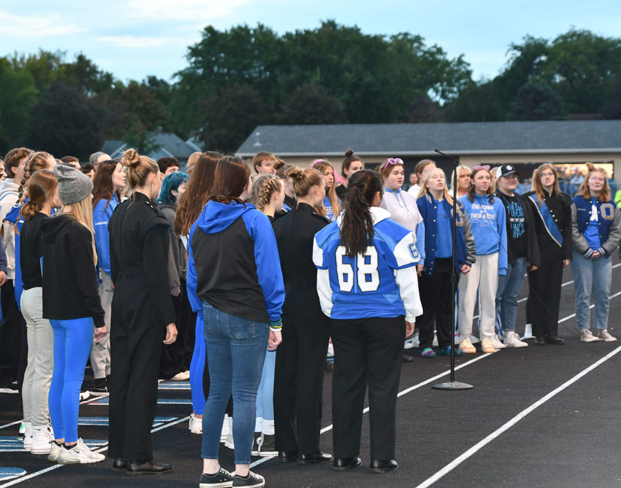 OHS+concert+choir+singing+The+National+Anthem+before+homecoming+game.