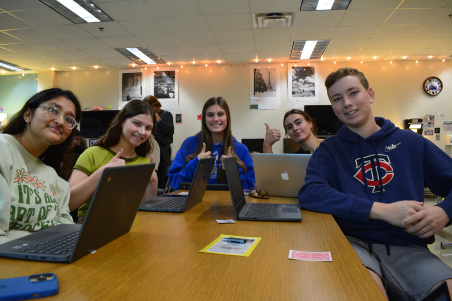 OHS Magnet students learn how to edit and upload photos. 
