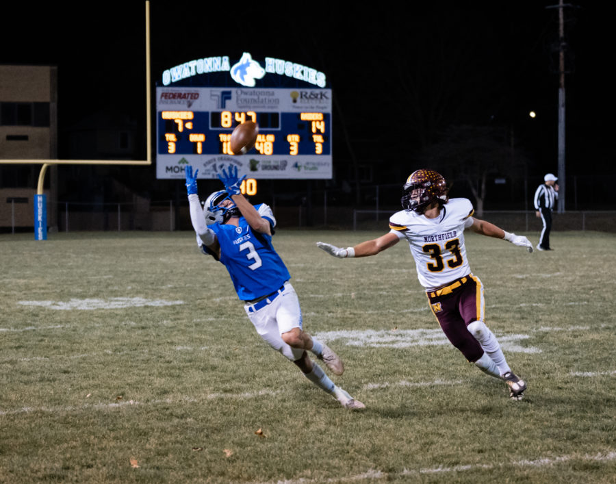 CRUCIAL CATCH. Senior Ayden Walter moments before a big catch to keep the drive going.