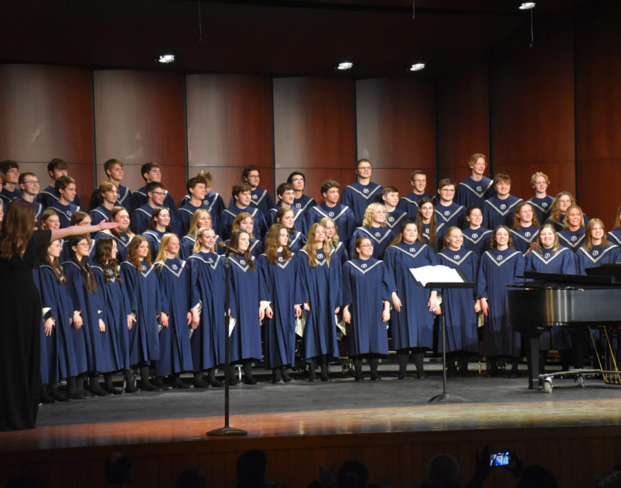 OHS+Concert+Choir+after+performing+their+first+song+of+the+night.