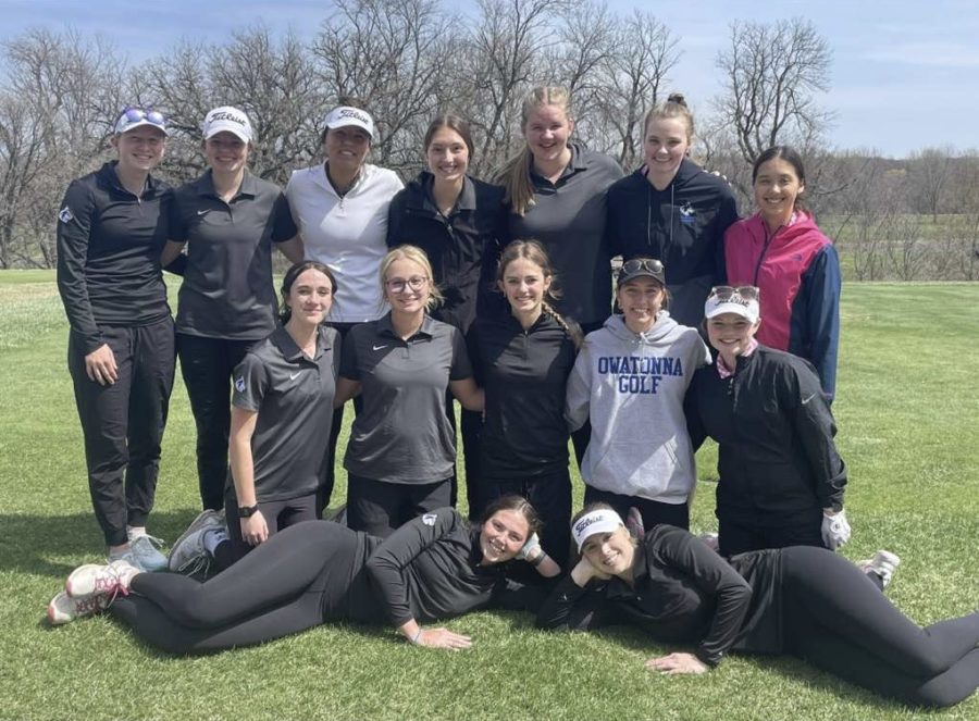 The girls golf team poses for a photo after a successful meet. 