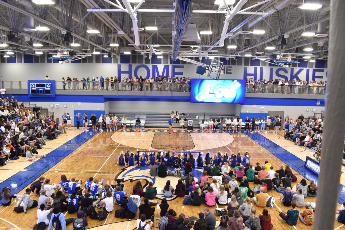 OHS fall captains play a game of tug-a-war at pepfest. 