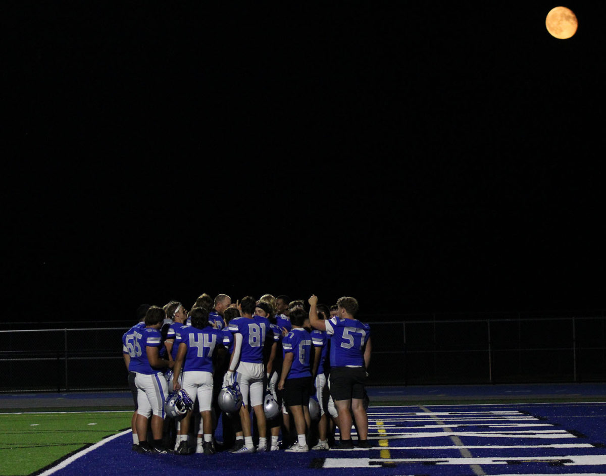 Huskies defenders break it down after a well earned win.