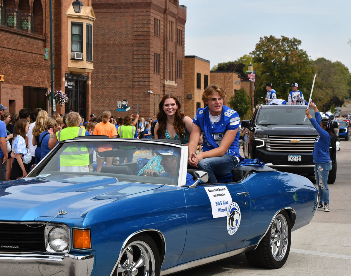 Top 12 Candidates Zoie Roush and Jack Strom going through the parade.