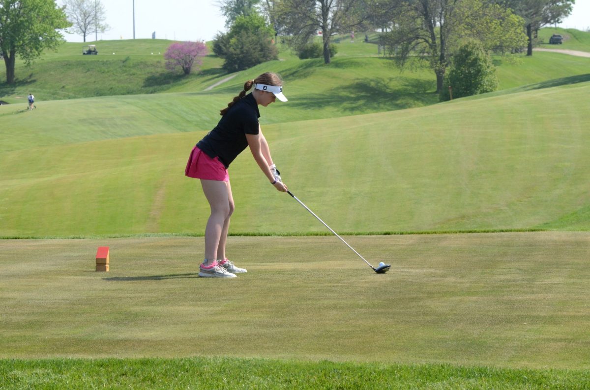 Sophomore Grace Thiele tees off at the first hole. 