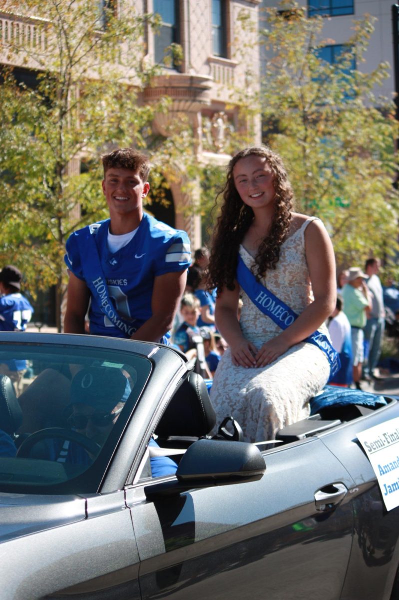 Senior Jamie Lisowski and Senior Amanda Clubb smile for picture.