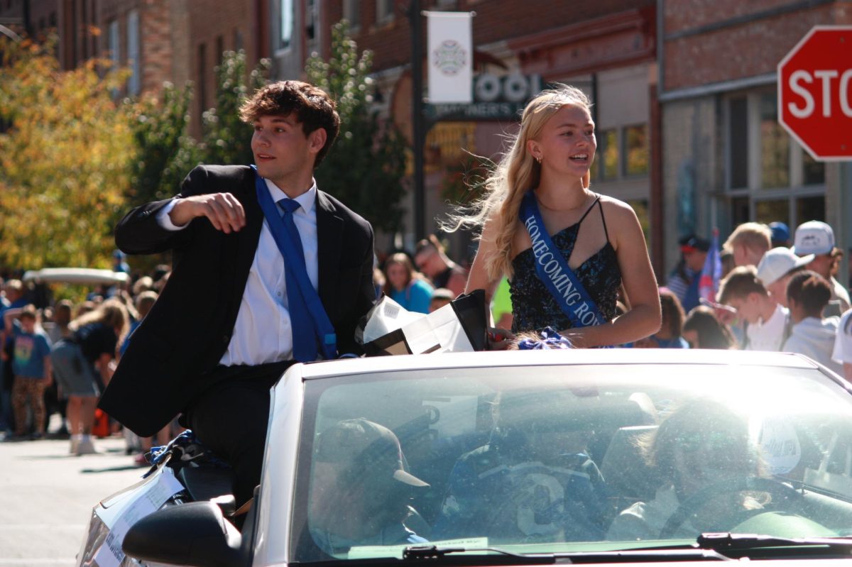 Senior Finn Loveless and Senior Kelli Waypa throw out candy as the parade continued.