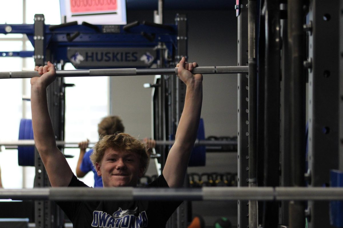 Sophomore Lee Smith learns how to clean and jerk.