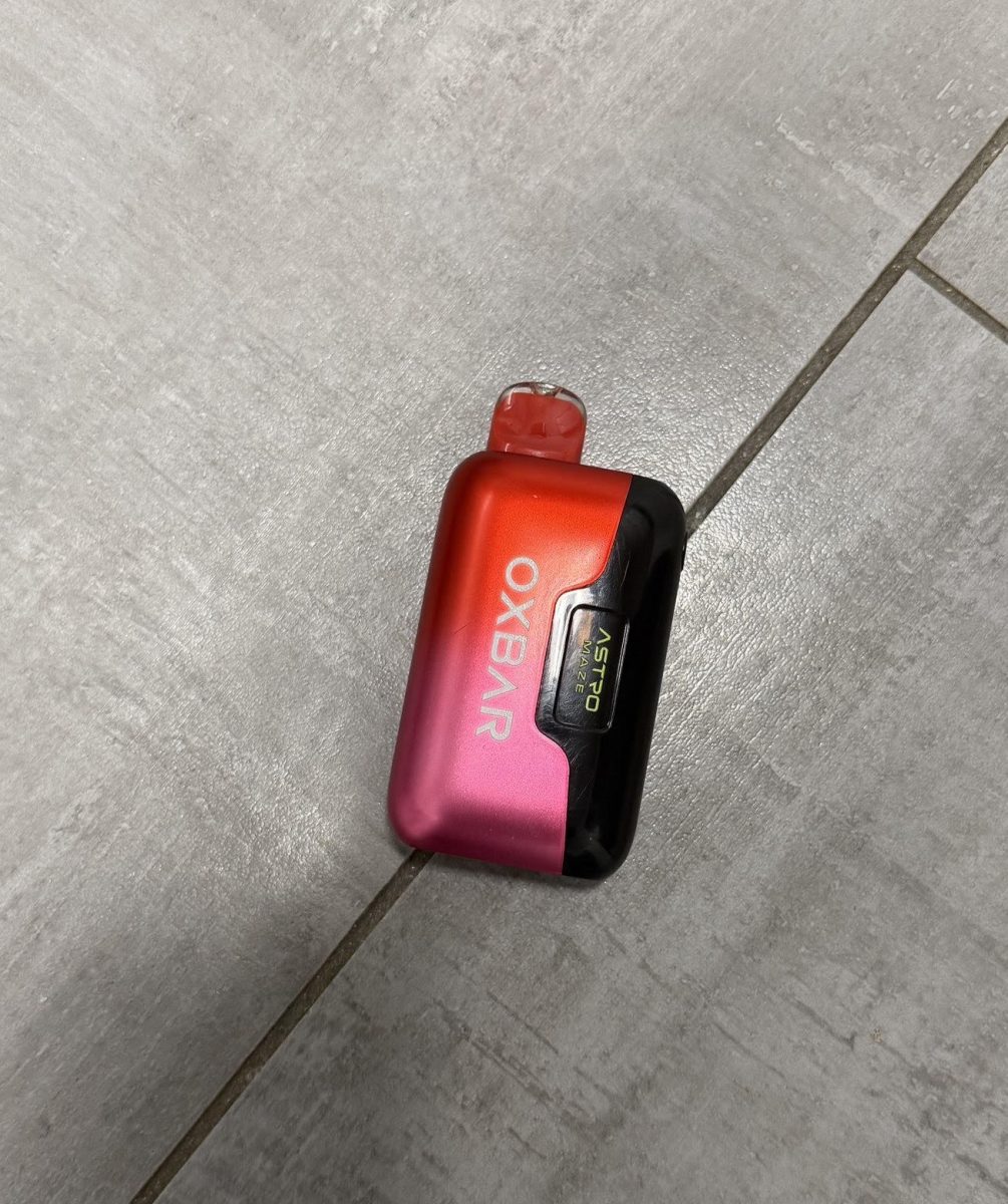 An image showing a electronic vape laying on the bathroom floor.